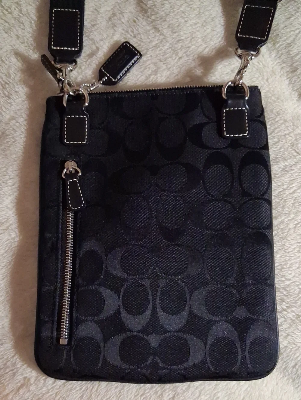 Men's Black Crossbody Sling Bag - Minimal Urban Design LIKE NEW!!